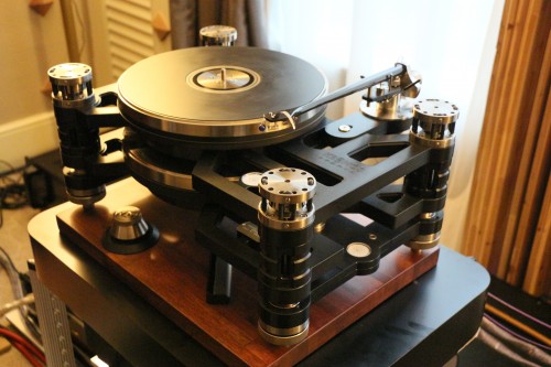 Next door was hifi creations room where Victor Pheh was showcasing the Kronos Sparta turntable.
