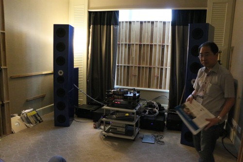 AV2day-certified Golden Ear James Chin was demo-ing speakers that he designed with a Kronos turntable, Nagra preamp and Magnet amplifiers.
